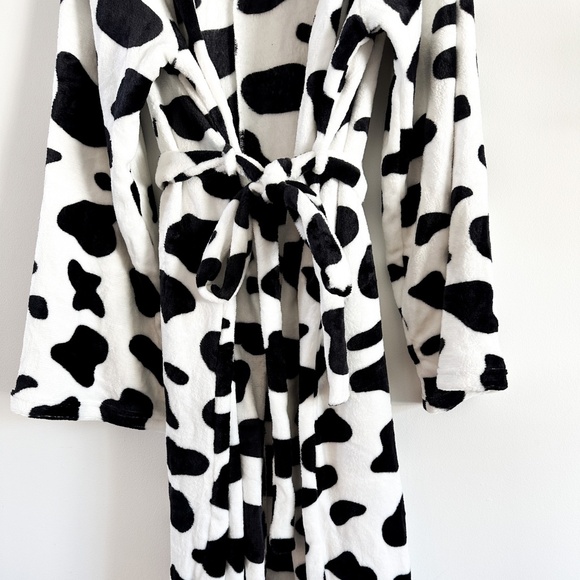 NWT - Women's Cow Print Bath Robe | Plus Size Women's Long Sleeved Bath Robe - Picture 6 of 8